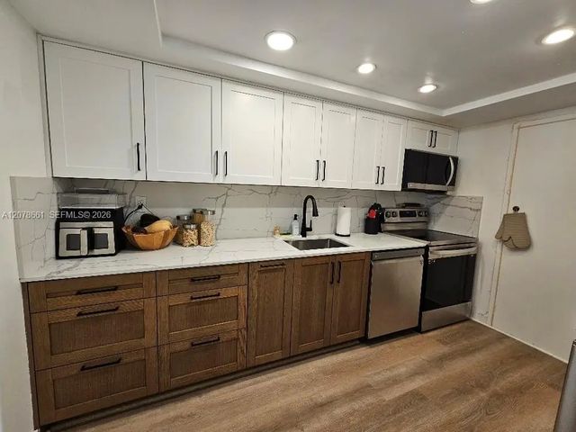 2 of 41 - 18061 Biscayne Boulevard #1602, Aventura, FL