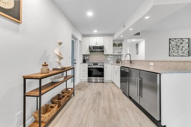 3 of 38 - 4848 Ne 23rd Avenue #8a, Fort Lauderdale, FL