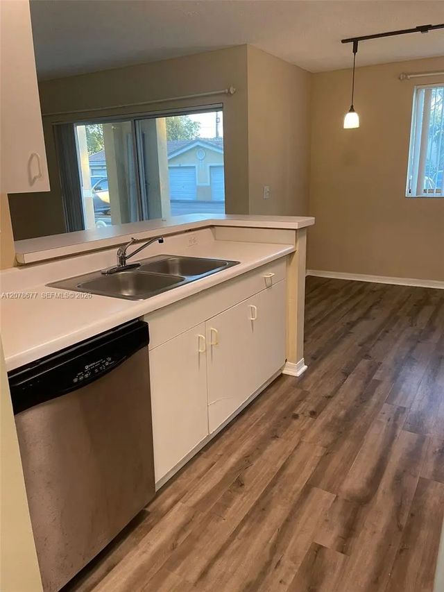 4 of 17 - 2640 S University Drive #113, Davie, FL