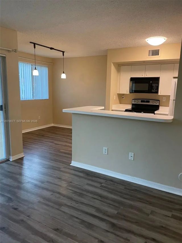 5 of 17 - 2640 S University Drive #113, Davie, FL