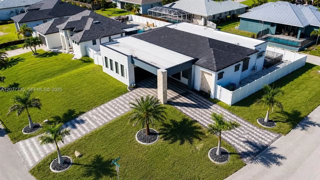910 Nw 38th Avenue, Cape Coral