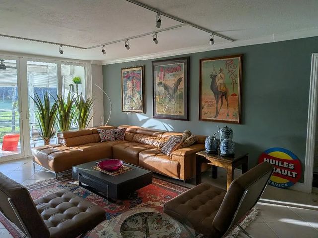 3 of 22 - 907 Cypress Terrace #205, Pompano Beach, FL