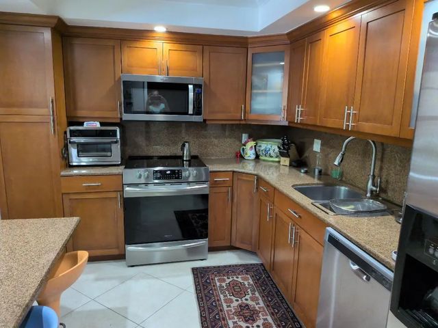5 of 22 - 907 Cypress Terrace #205, Pompano Beach, FL