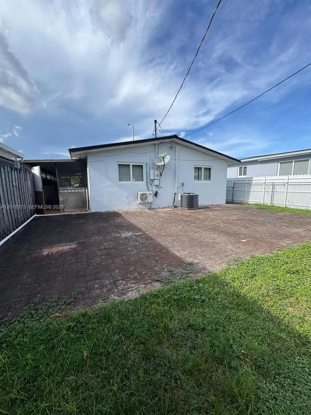 3 of 7 - 550 E 29th Street, Hialeah, FL
