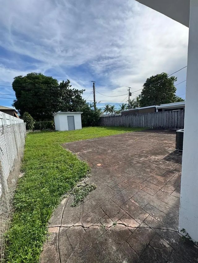 4 of 7 - 550 E 29th Street, Hialeah, FL