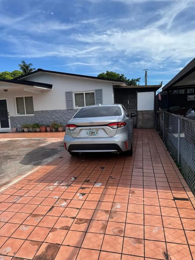 5 of 7 - 550 E 29th Street, Hialeah, FL