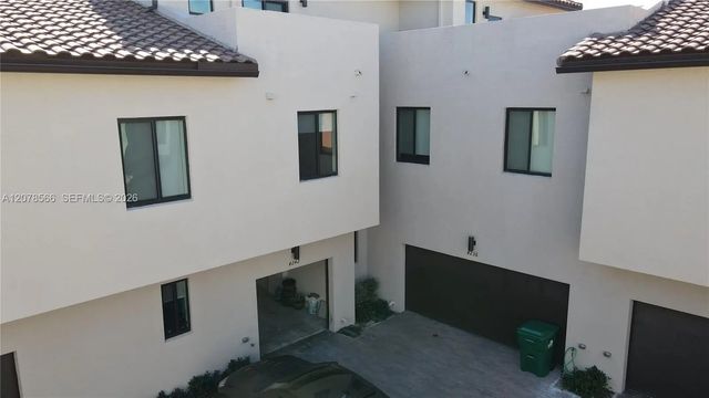 3 of 43 - 4242 Nw 82nd Avenue, Doral, FL
