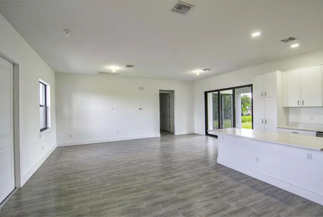 5 of 28 - 15633 Lakeland Circle, Port Charlotte, FL