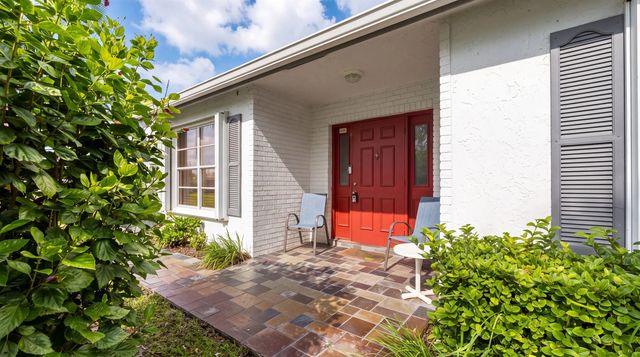 6127 Rainbow Circle, Greenacres
