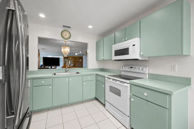 2 of 29 - 6127 Rainbow Circle, Greenacres, FL