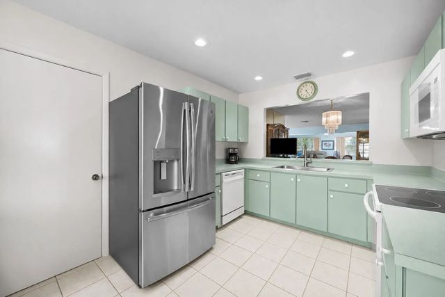 3 of 29 - 6127 Rainbow Circle, Greenacres, FL