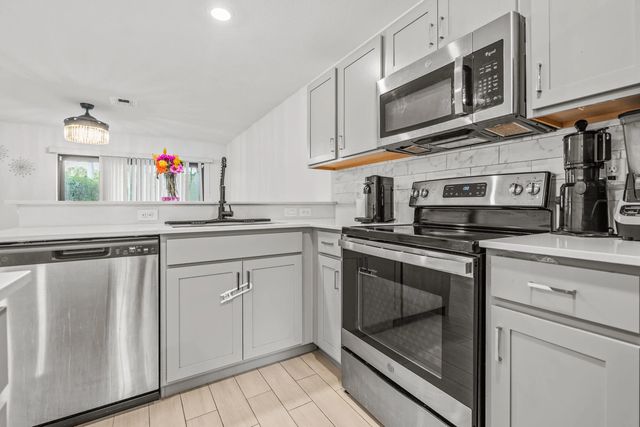 3 of 38 - 5031 Genove Place, Riviera Beach, FL