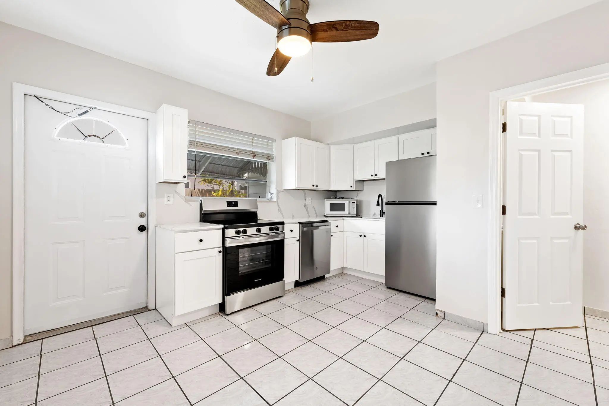 310 Ne 6th Street #3, Hallandale Beach