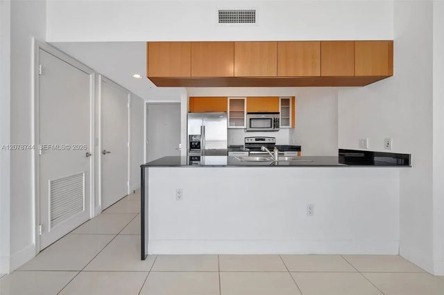 3 of 20 - 1750 N Bayshore Drive #4011, Miami, FL