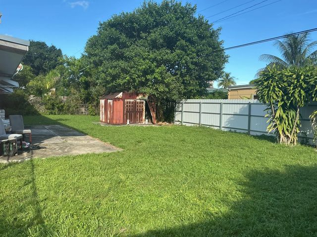 3 of 21 - 110 Nw 193rd Street, Miami Gardens, FL