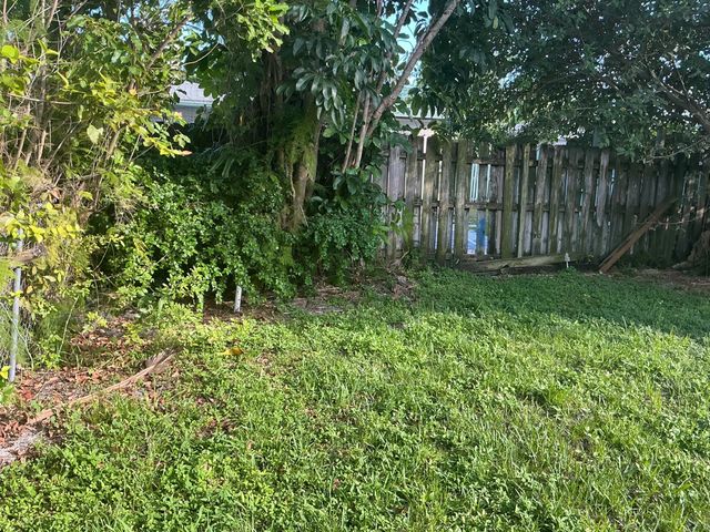 5 of 21 - 110 Nw 193rd Street, Miami Gardens, FL