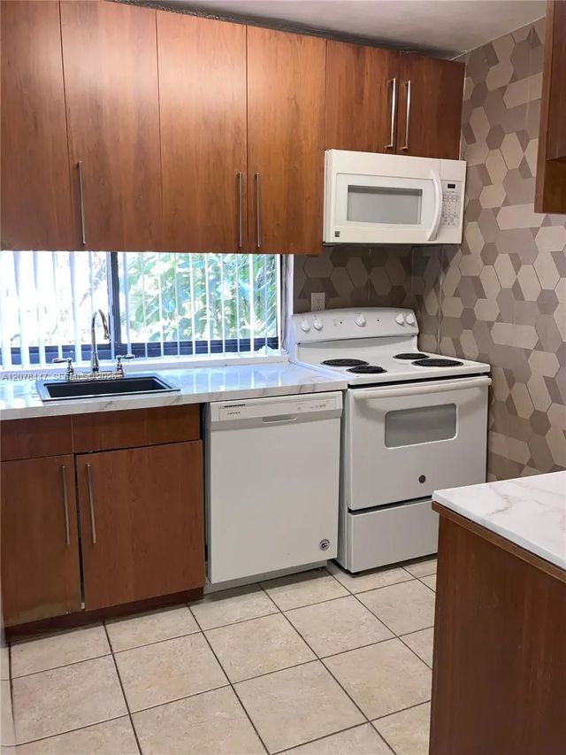 4 of 12 - 17011 N Bay Road #205, Sunny Isles Beach, FL