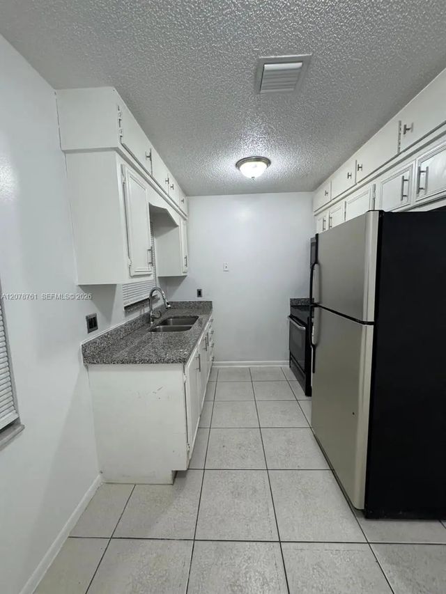 2 of 9 - 1746 N 3rd Avenue N #10, Lake Worth, FL