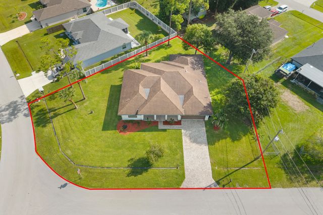 2 of 30 - 1949 Sw Lawn Lane, Port St. Lucie, FL