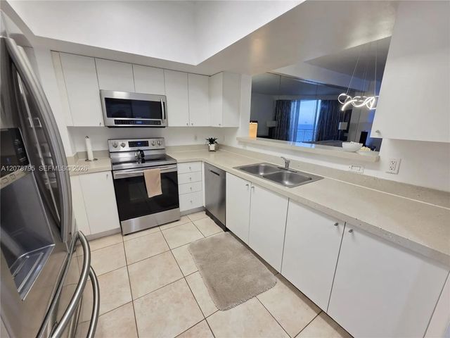 3 of 7 - 17375 Collins Avenue #2706, Sunny Isles Beach, FL