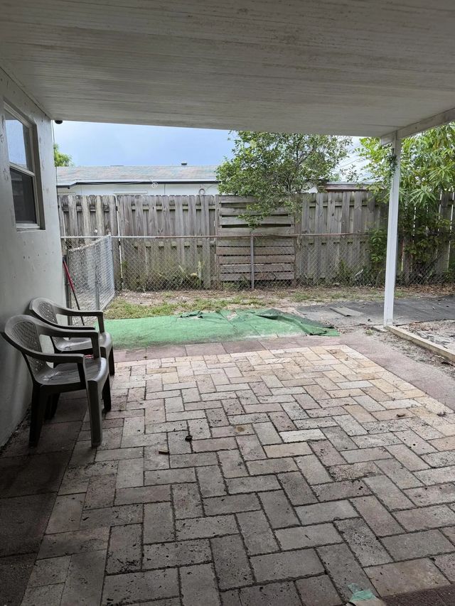3 of 16 - 1501 N 70th Way, Hollywood, FL
