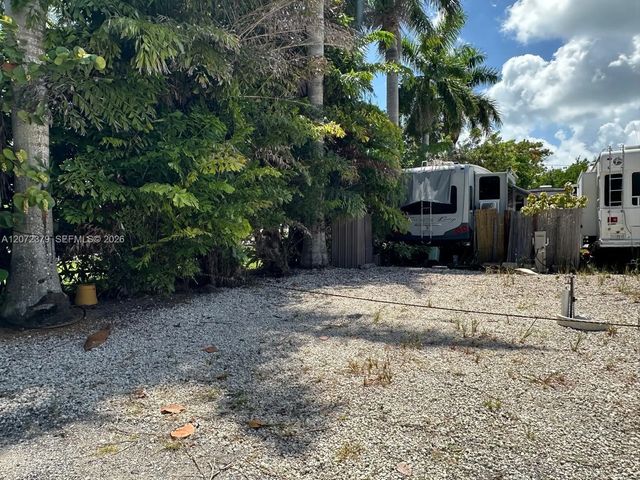 2 of 4 - 29859 Overseas Highway, Big Pine Key, FL