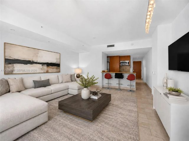 2 of 8 - 50 S Pointe Drive #504, Miami Beach, FL
