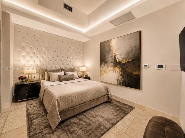 3 of 8 - 50 S Pointe Drive #504, Miami Beach, FL