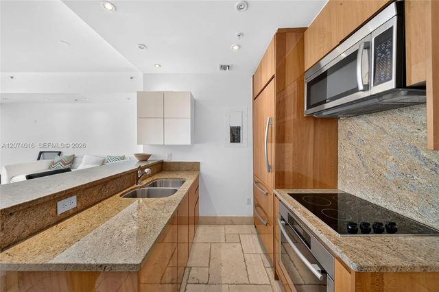 4 of 8 - 50 S Pointe Drive #504, Miami Beach, FL