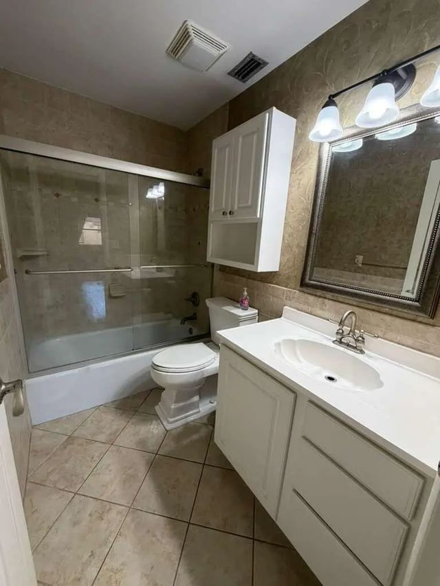 2 of 8 - 2050 Oleander Boulevard #2-202, Fort Pierce, FL