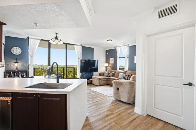 5 of 43 - 2301 Sw 27th Avenue #1001, Miami, FL