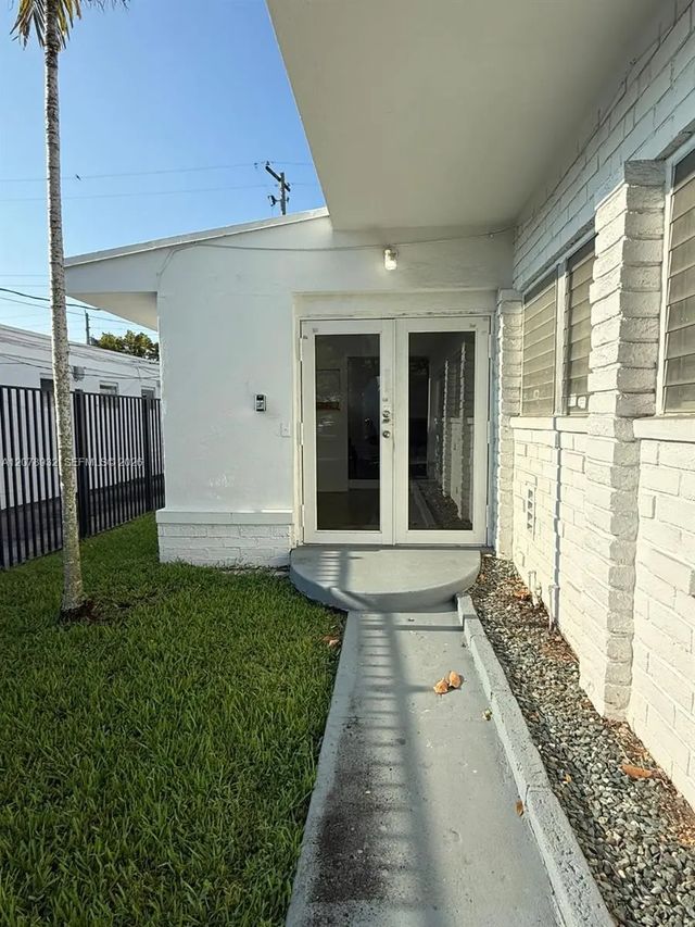 4 of 14 - 1500 Sw 22nd Street, Miami, FL
