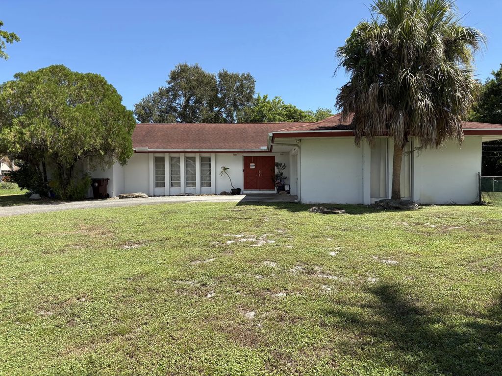 8432 Waterway Drive, Lake Clarke Shores