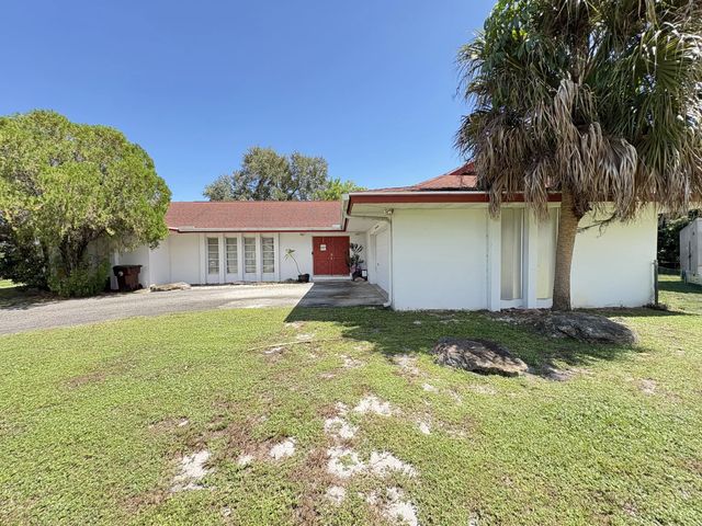 5 of 6 - 8432 Waterway Drive, Lake Clarke Shores, FL