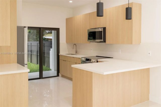 4 of 27 - 314 Nw 82nd Street, Miami, FL