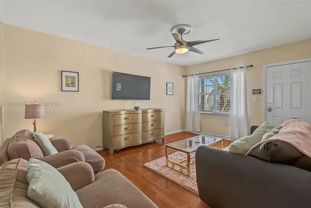 4 of 24 - 915 8th Street #102, Miami Beach, FL