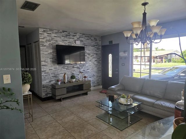 5 of 13 - 4601 W 9th Avenue, Hialeah, FL