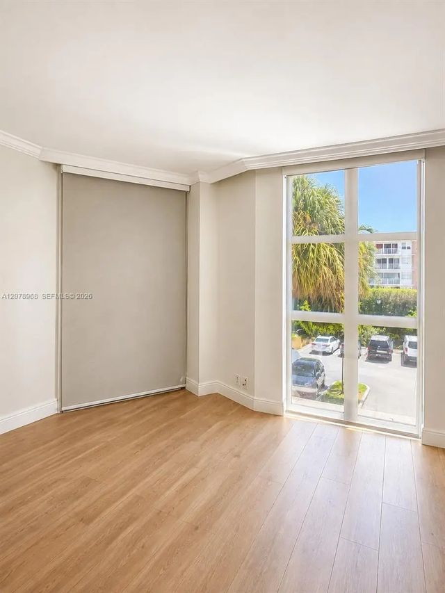5 of 17 - 4000 Towerside Terrace #304, Miami, FL