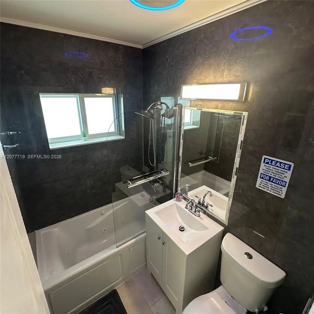 3 of 21 - 17650 Ne 19th Avenue, North Miami Beach, FL