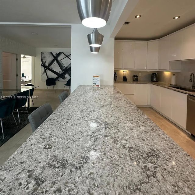 4 of 21 - 17650 Ne 19th Avenue, North Miami Beach, FL