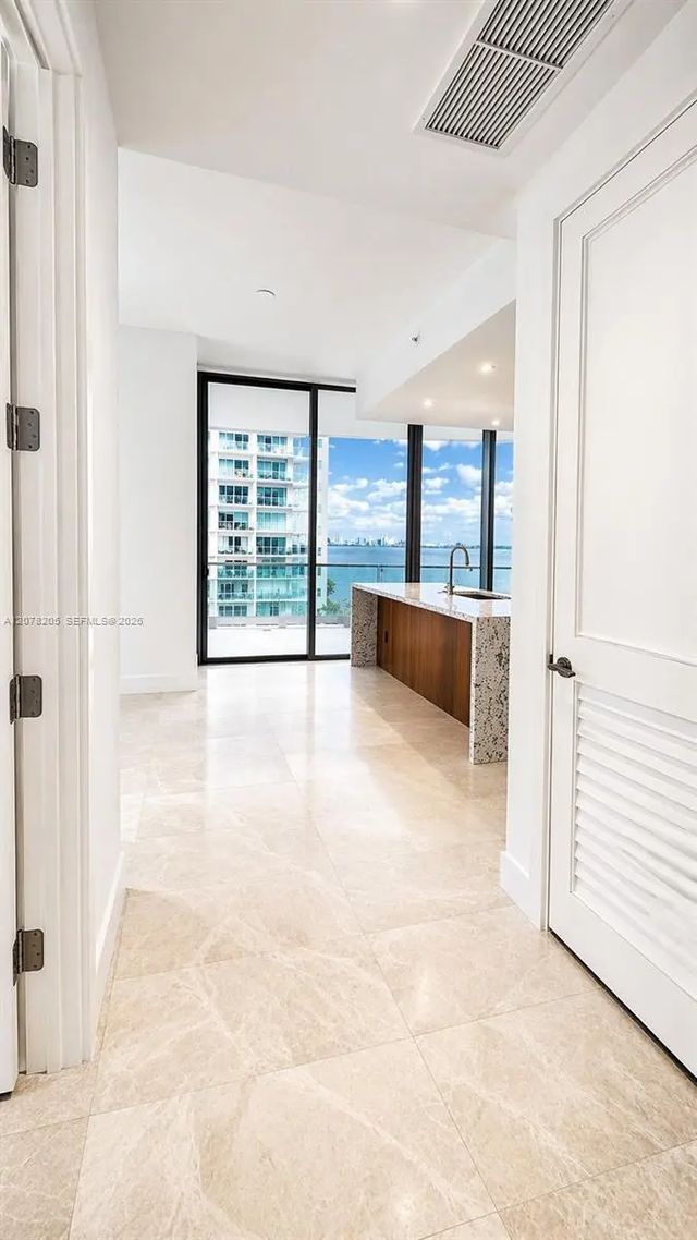 3 of 19 - 175 Se 25th Road #504, Miami, FL