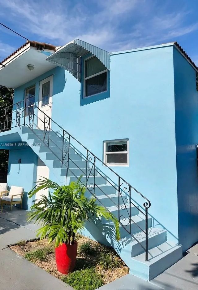 4 of 13 - 2463 Dewey Street, Hollywood, FL