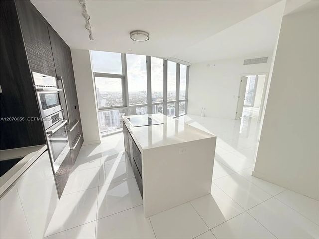 851 Ne 1st Avenue #3202, Miami