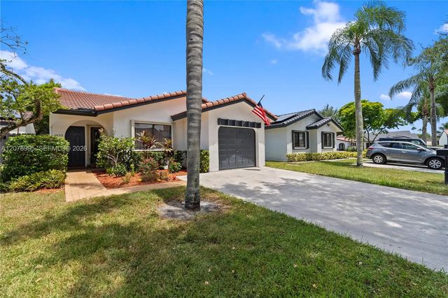 4 of 40 - 6633 Nw 176th Terrace, Hialeah, FL