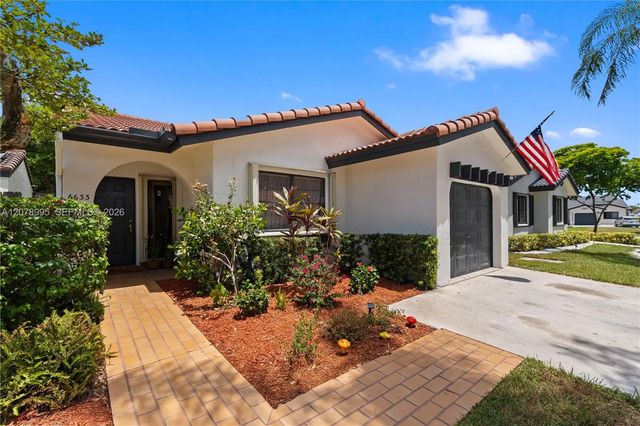 5 of 40 - 6633 Nw 176th Terrace, Hialeah, FL
