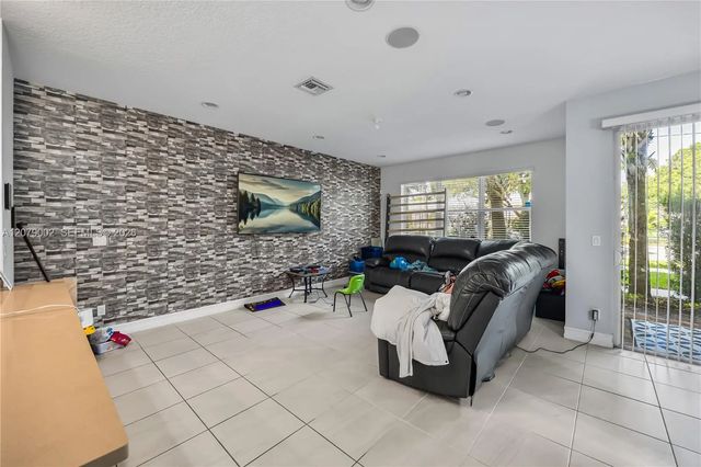 2 of 19 - 83 Palm Lane, Royal Palm Beach, FL