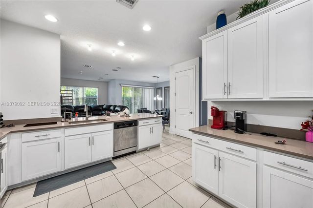 4 of 19 - 83 Palm Lane, Royal Palm Beach, FL