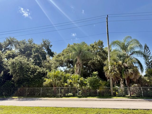 2 of 6 - 304 Se 4th Street, Okeechobee, FL