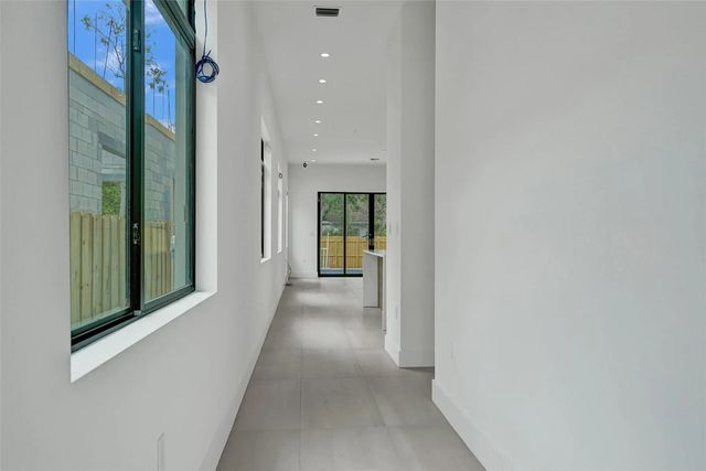 4 of 60 - 606 Sw 7th Avenue, Fort Lauderdale, FL