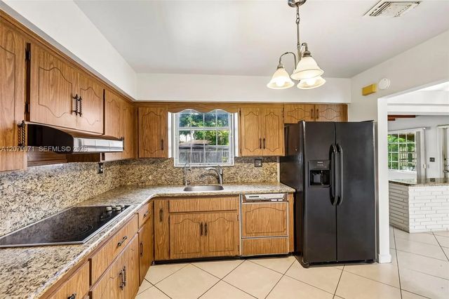 2 of 39 - 3121 Hollywood Boulevard, Hollywood, FL